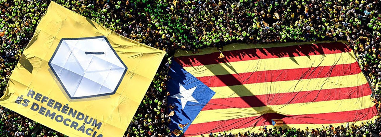 Aerial image of the banners on Catalonia’s national day on September 11 2017 | ACN