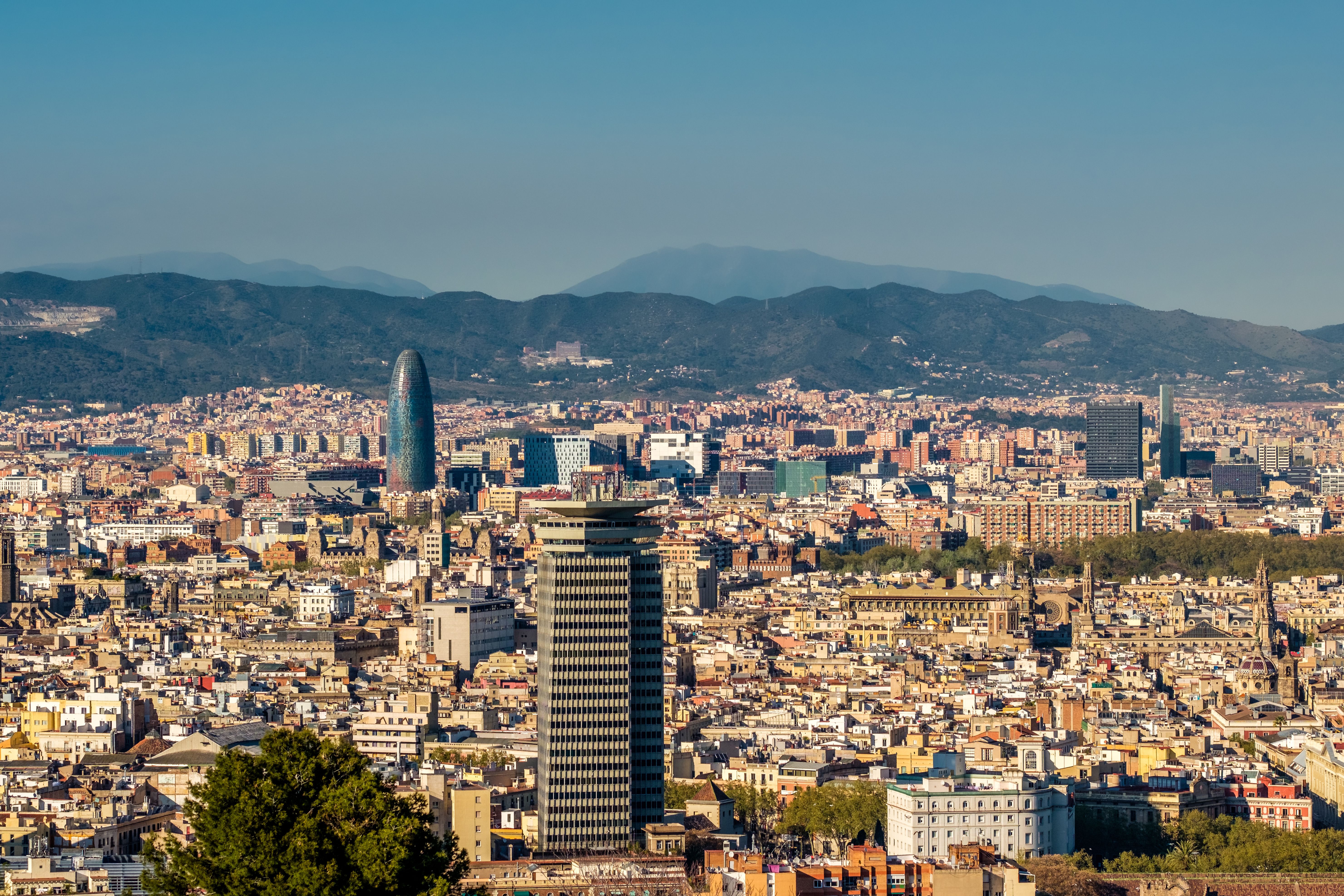 El rànquing destaca el creixement de dissenyadors industrials i l'ús de smartphones de la capital catalana / Acistock