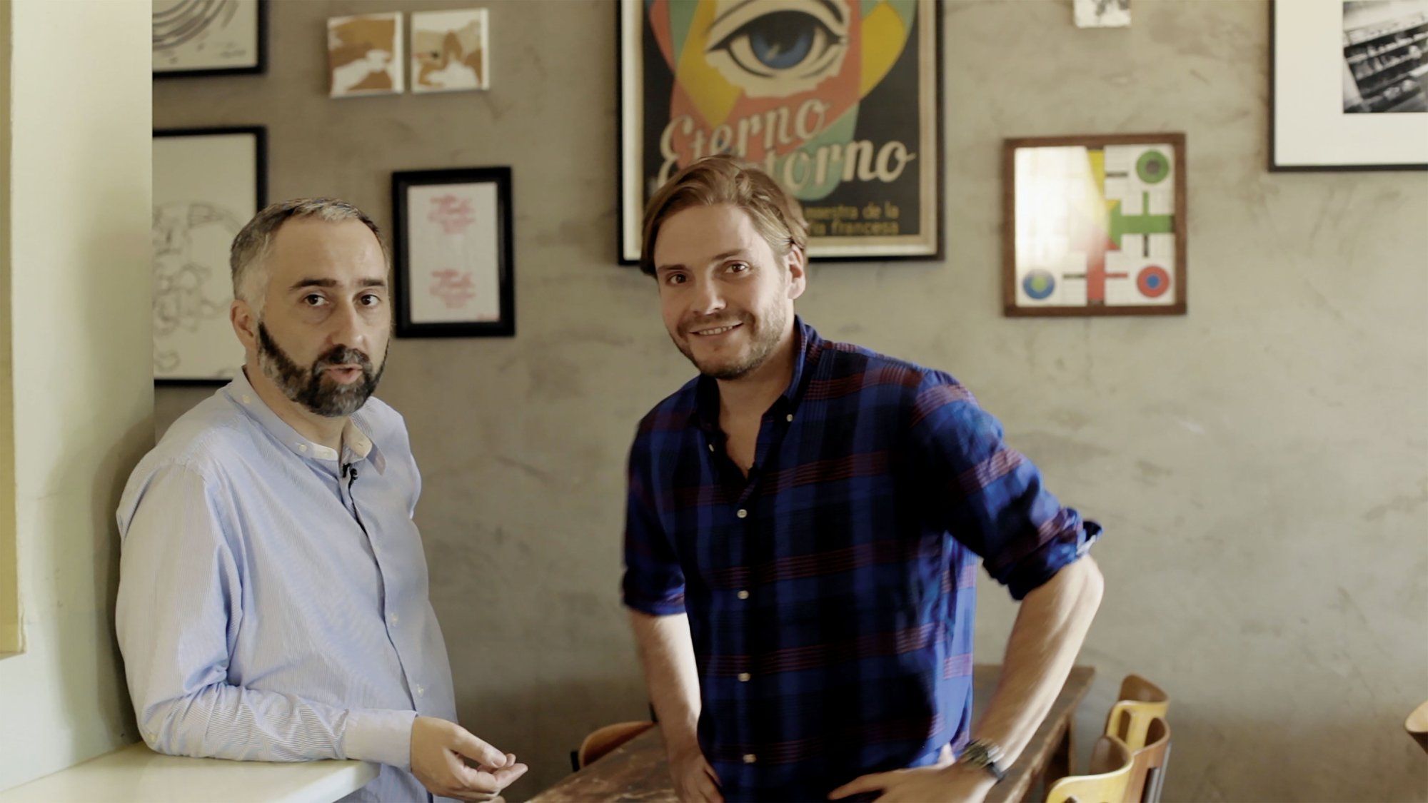 Atilano González and Daniel Brühl in the Bar Raval in Berlin