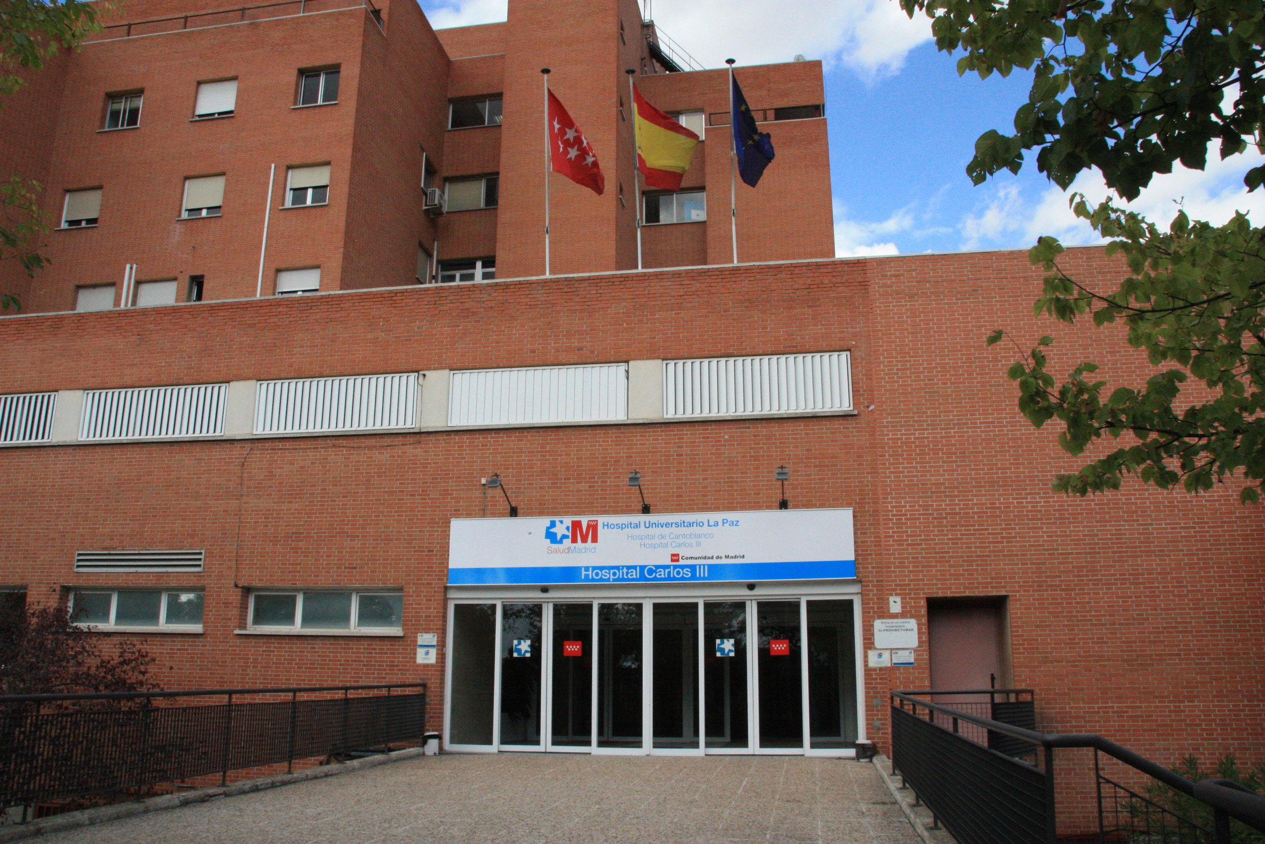 Façana de l'hospital Carlos III de Madrid, on està ingressada la pacient d'Ebola