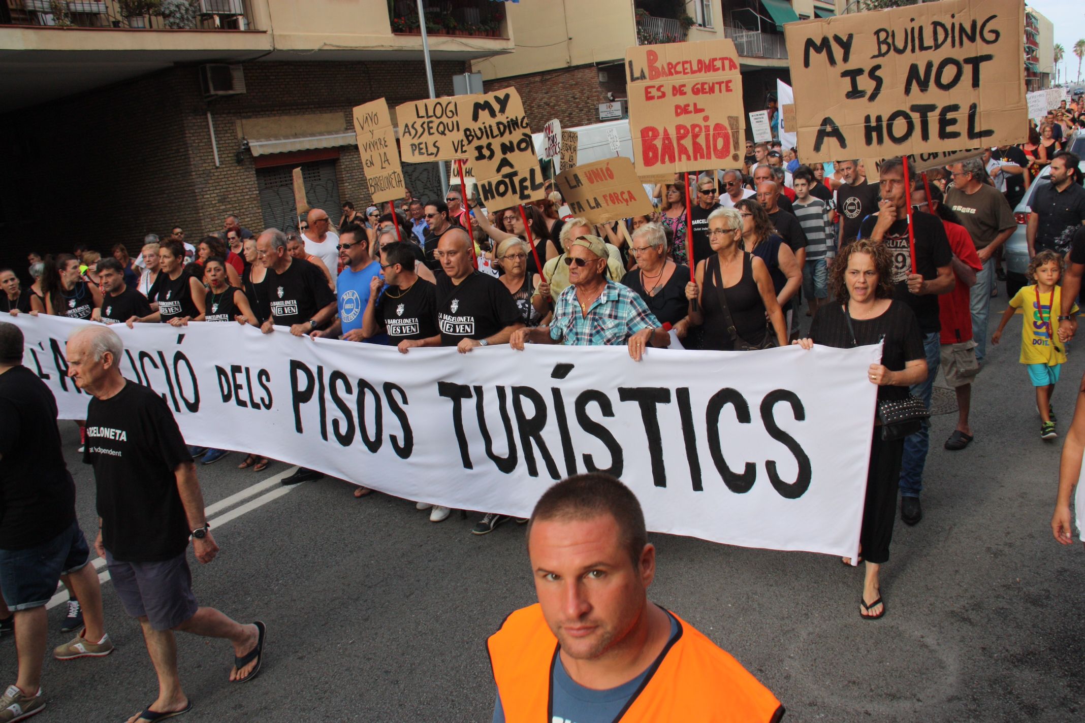 Una manifestació contra els pisos turístics | ACN