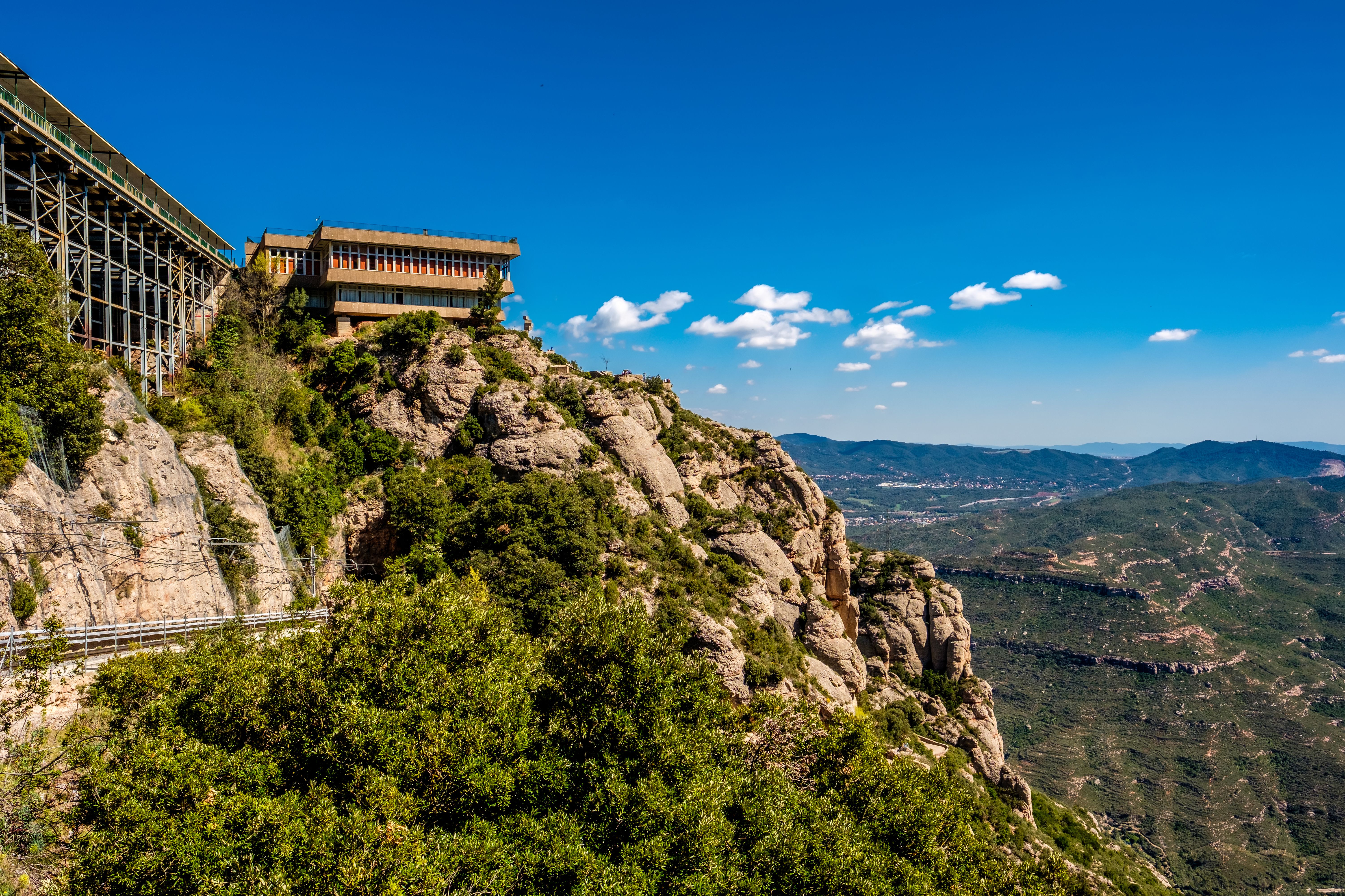 Montserrat és una de les visites turístiques obligades de la demarcació de Barcelona | Acistock 