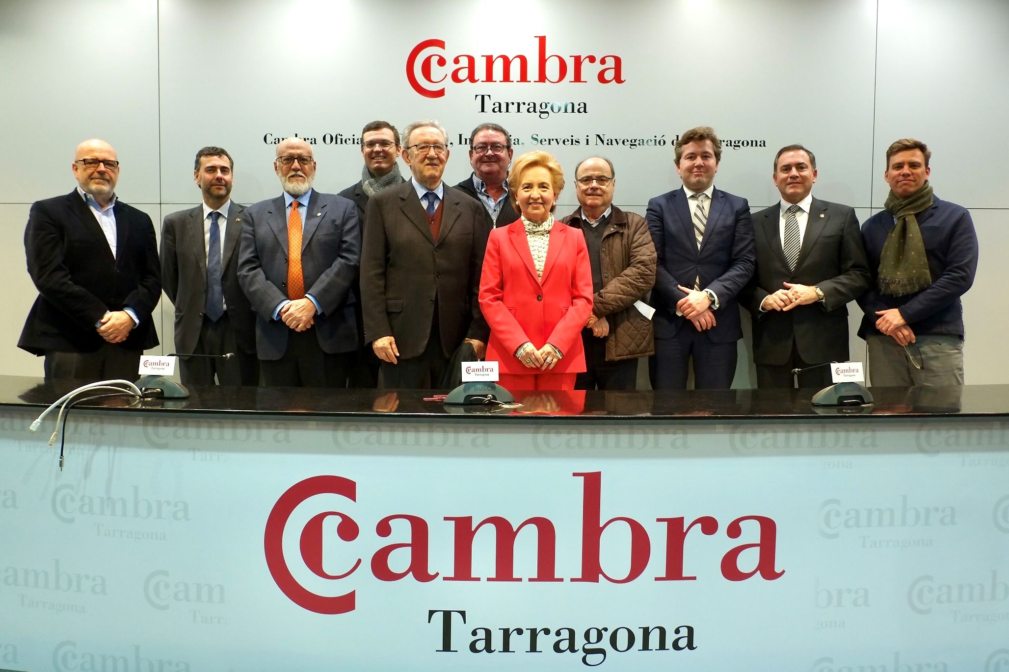 Laura Roigé amb els membres del Comitè Executiu de la Cambra de Tarragona | ACN