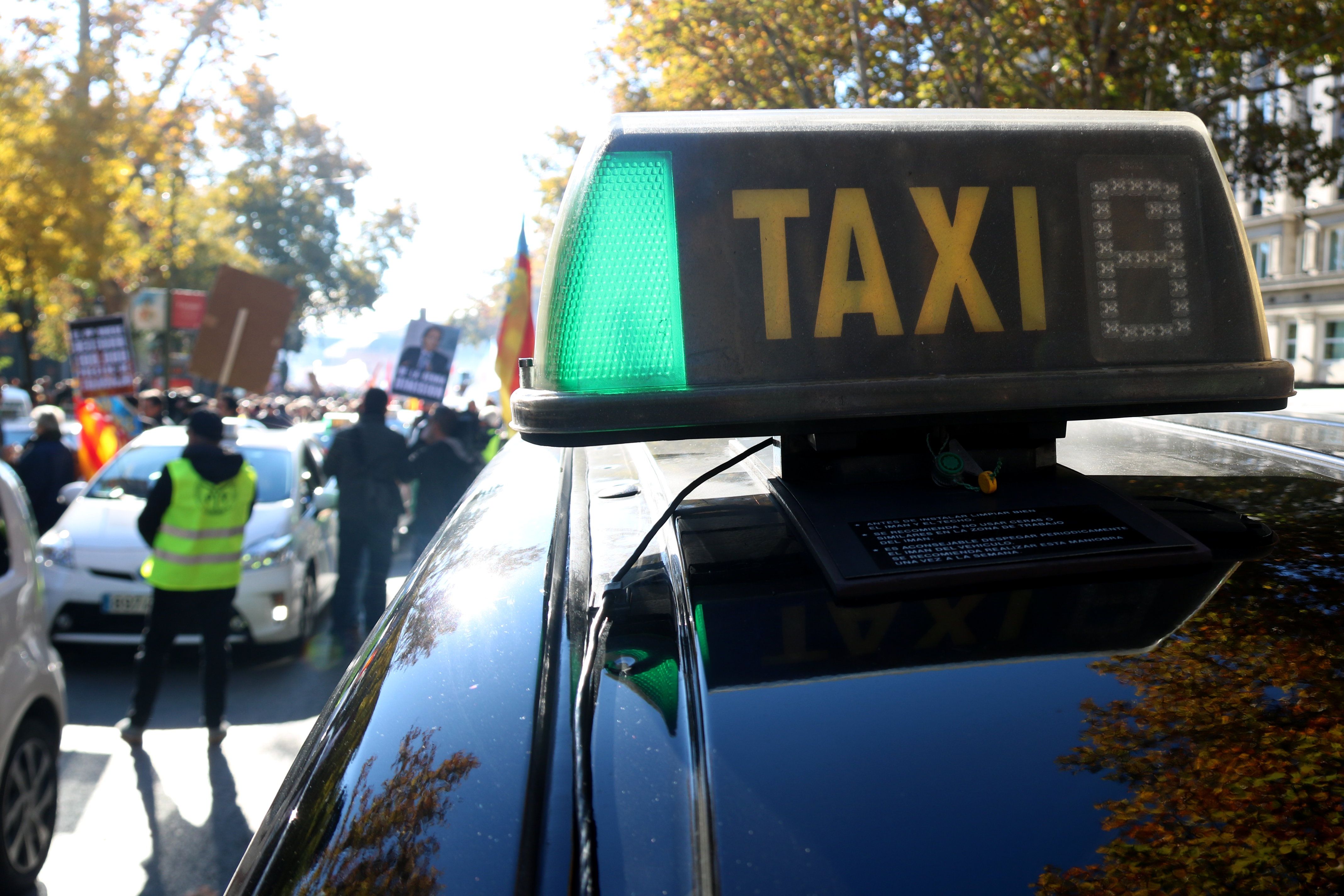 El taxi ha estat sempre en peu de guerra contra Uber. FOTO: Arxiu