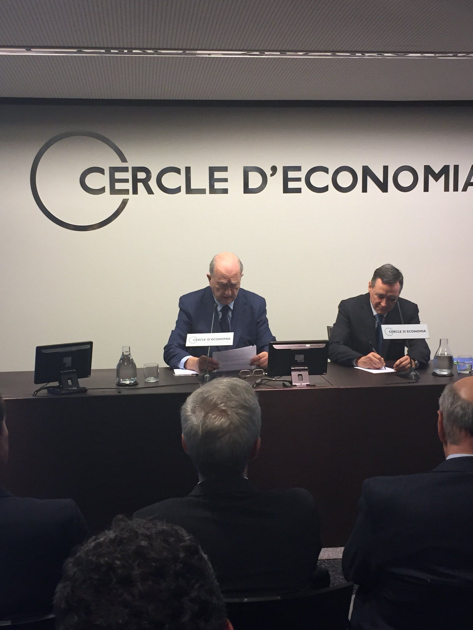 Ángel Simon durant la seva conferència al Cercle d'Economia