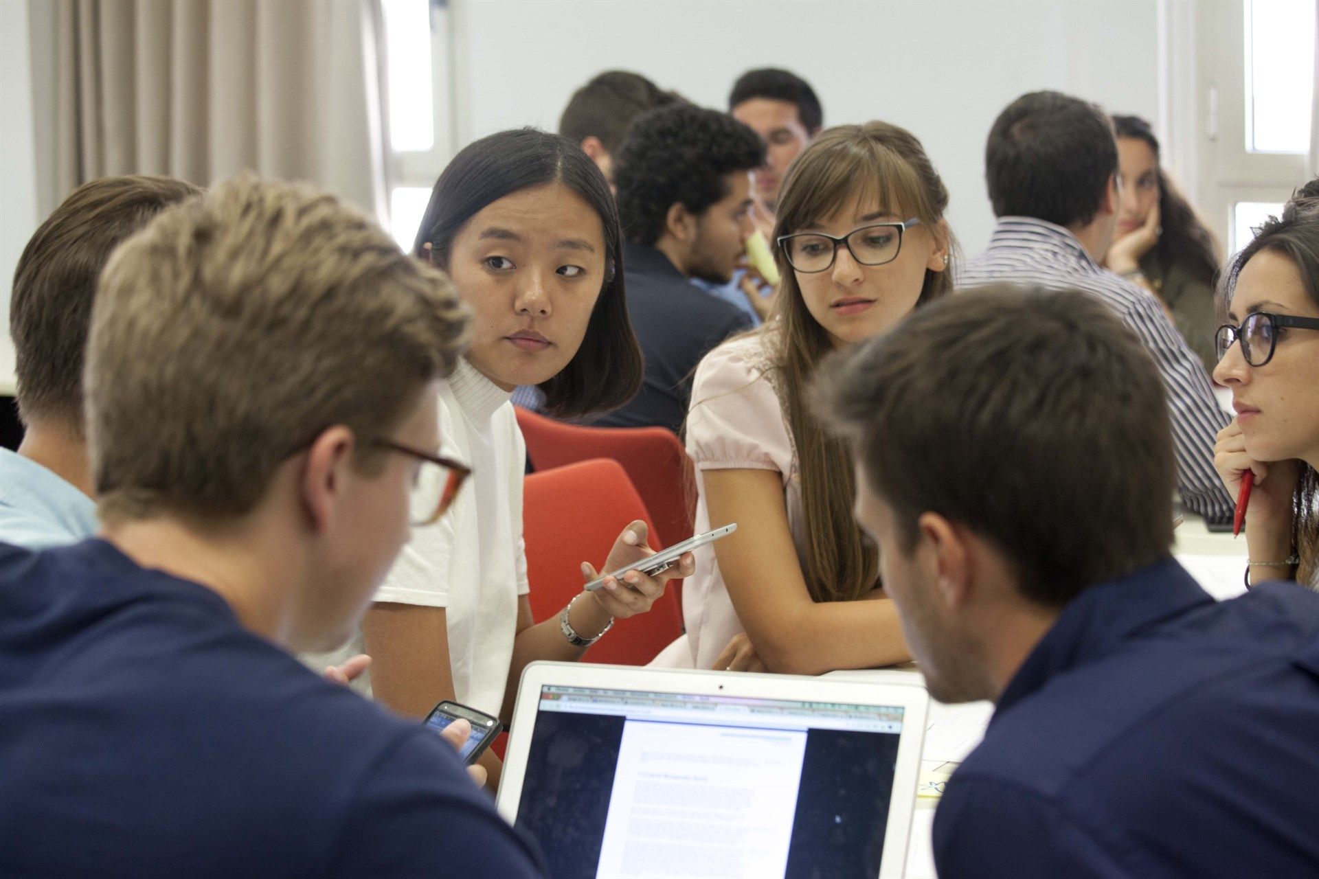 Estudiantes universitarios en el aula | UPF