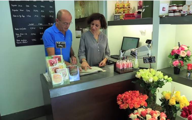 Cedent i reemprenedora de la floristeria Au nom de la rose de Barcelona