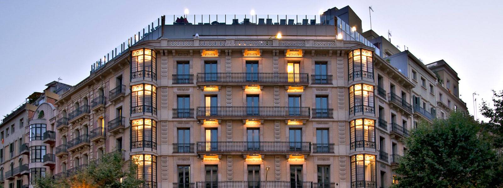 La façana de l'Axel Hotel de Barcelona