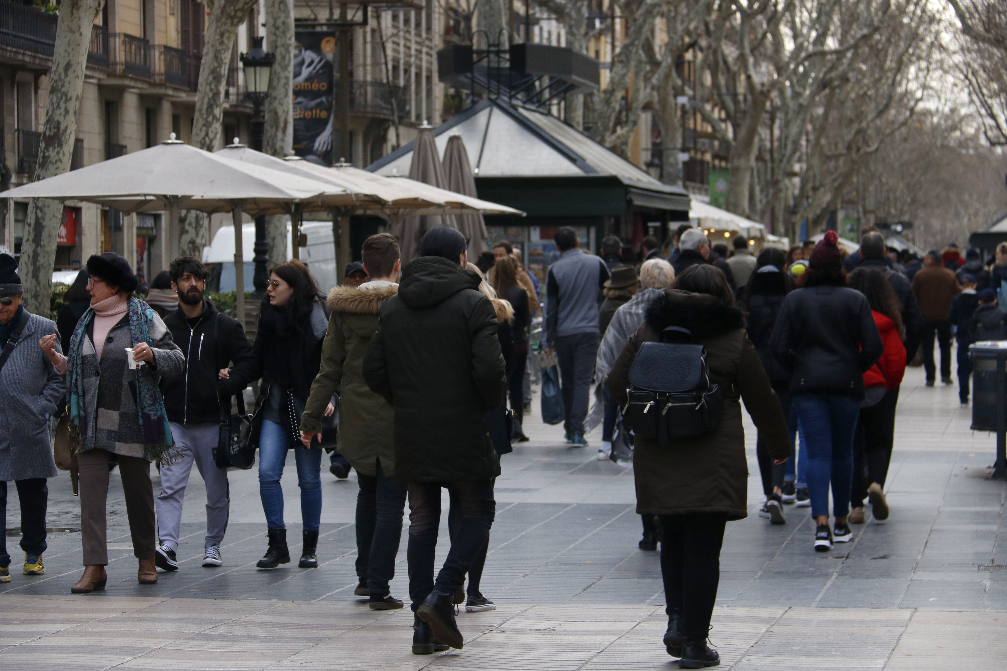 Turistes passejant a La Rambla de Barcelona | ACN