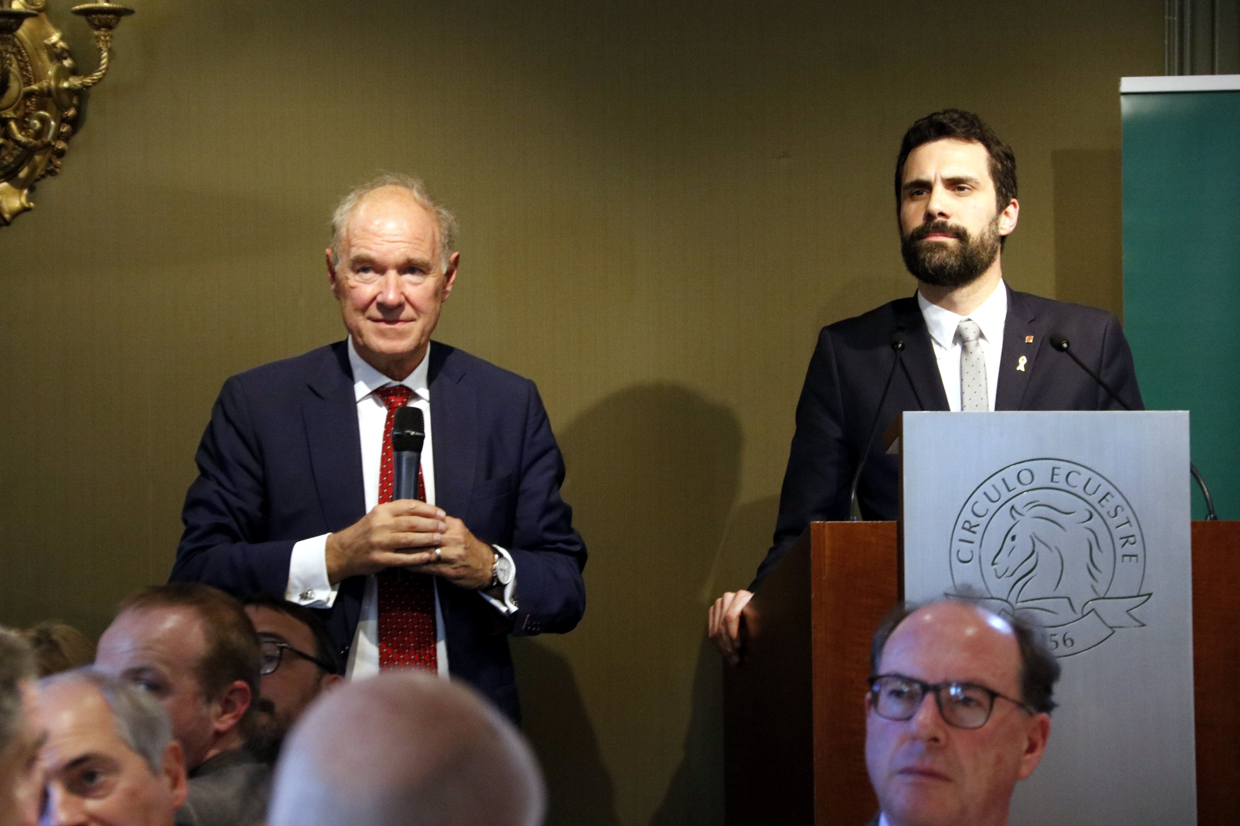 El president del Parlament, Roger Torrent, i el president del Cercle de Directius de Parla Alemanya, Albert Peters | ACN