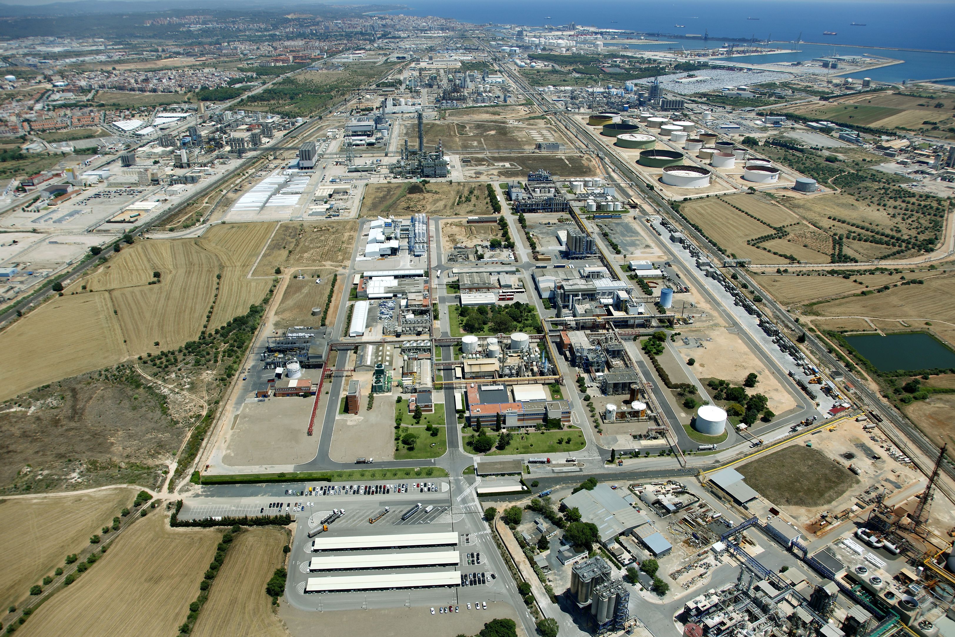 Imatge aèria del parc indusgtrial de Covestro a Tarragona | Cedida