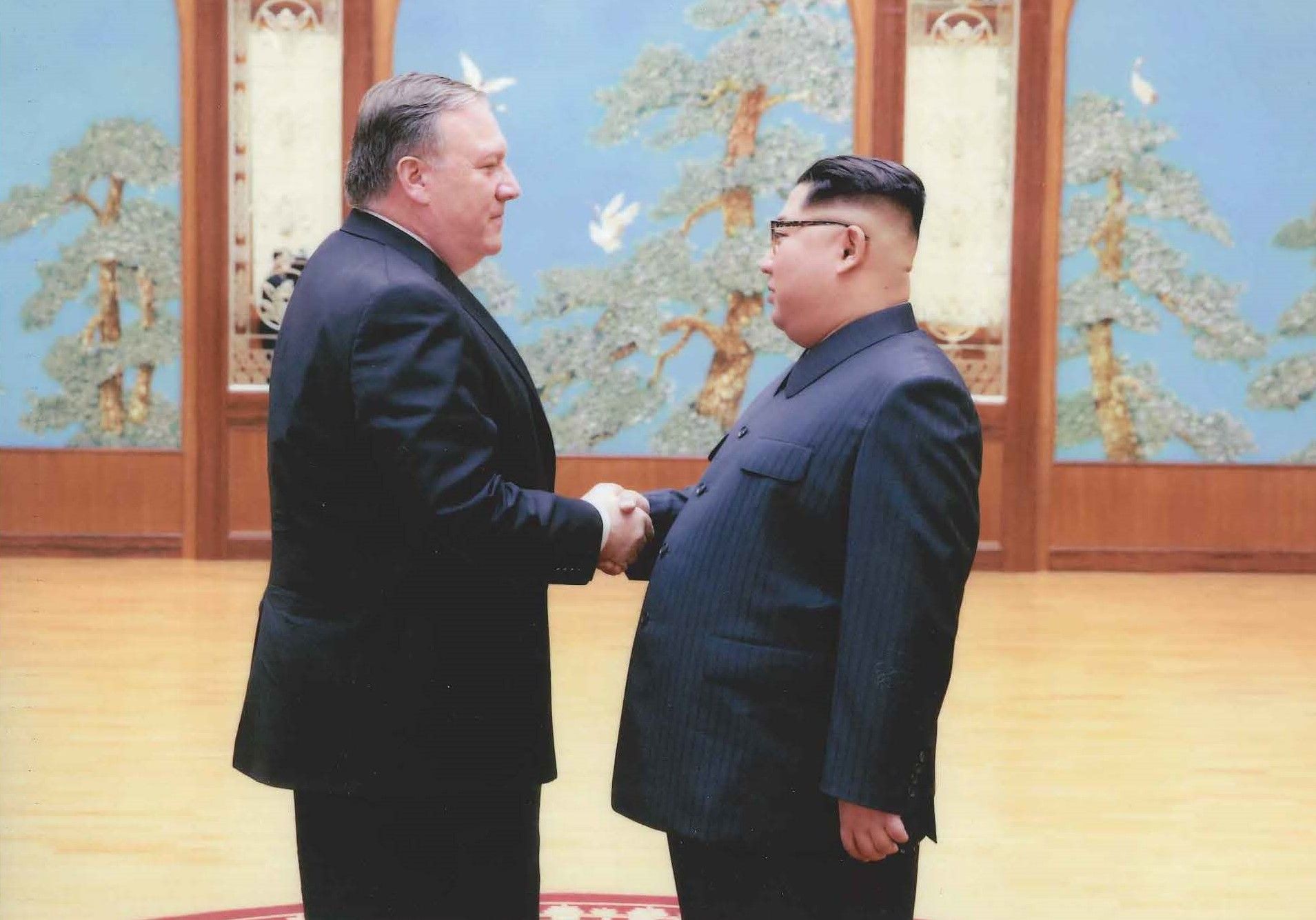 El director de la CIA, Mike Pompeo, i el lider de Corea del Nord, Kim Jong-Un