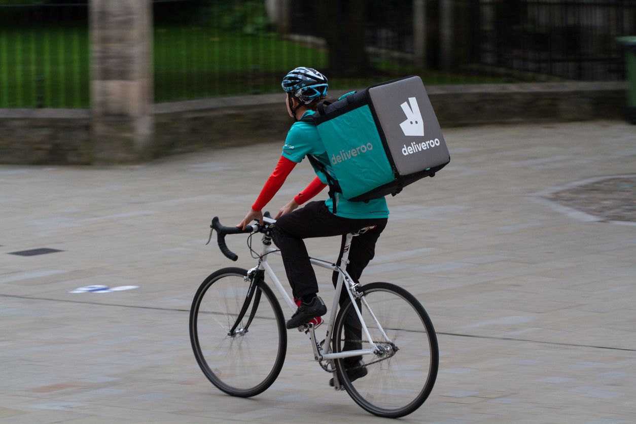 Extreballadors de Deliveroo impulsen la creació de Mensakas