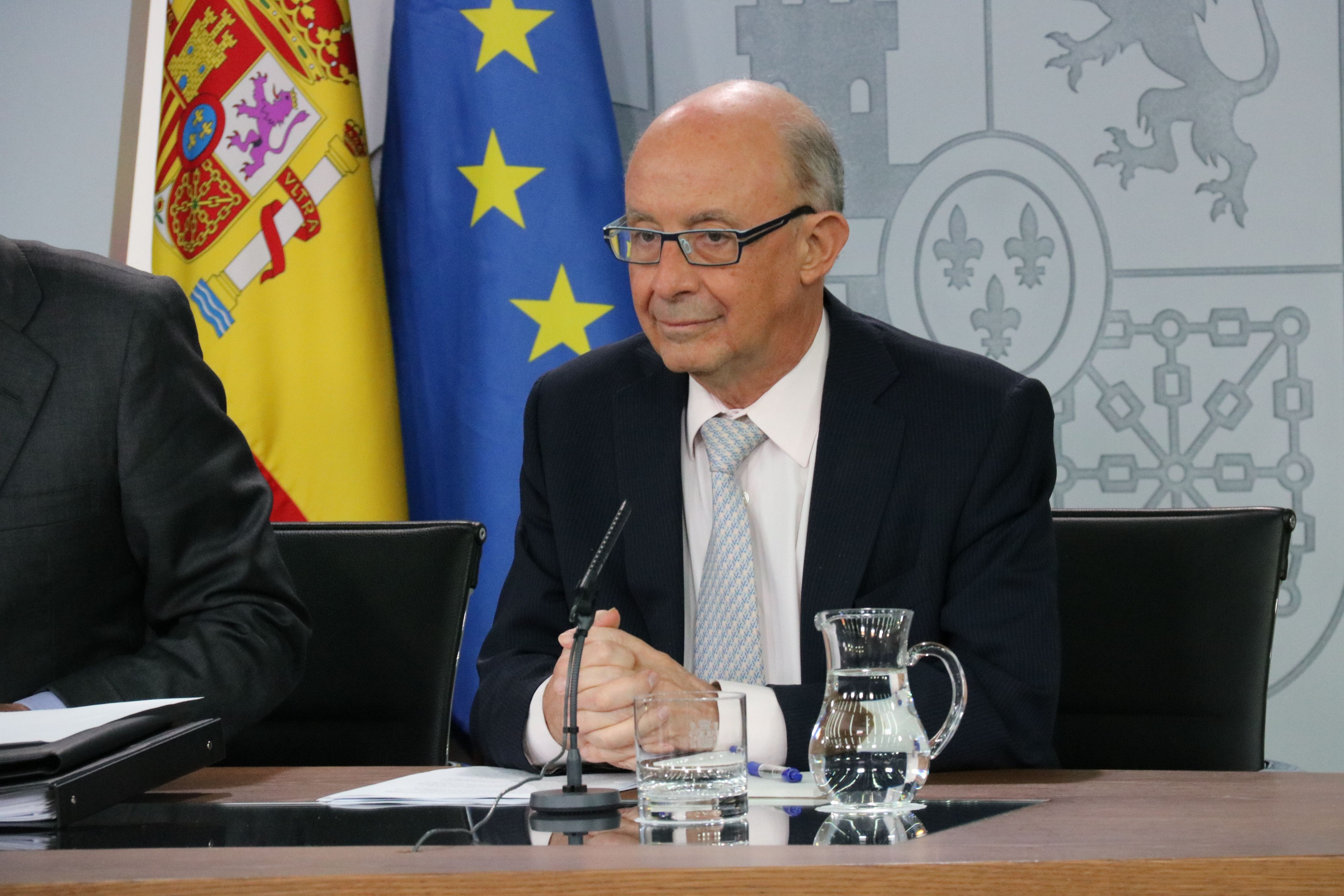 El ministre d'Hisenda, Cristóbal Montoro, a la roda de premsa posterior al Consell de Ministers | ACN