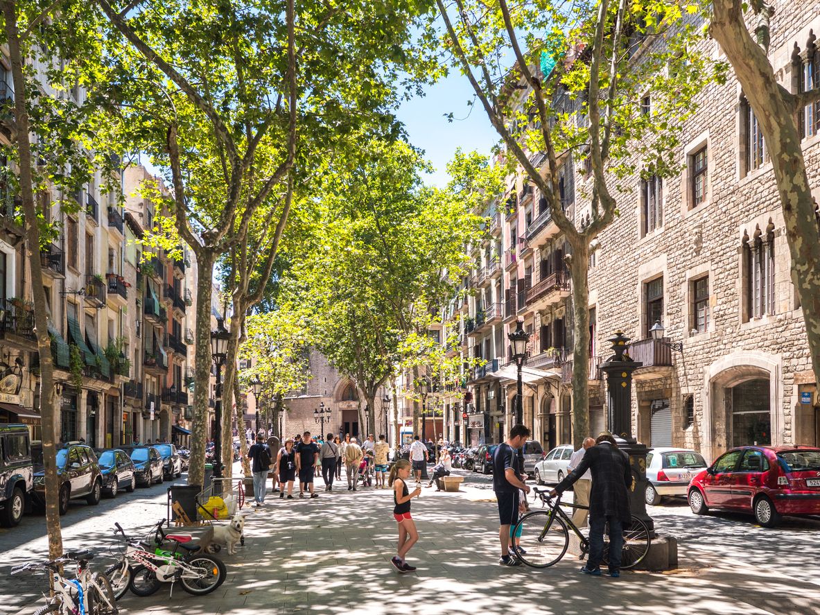 Turistes al Passeig del Born de Barcelona