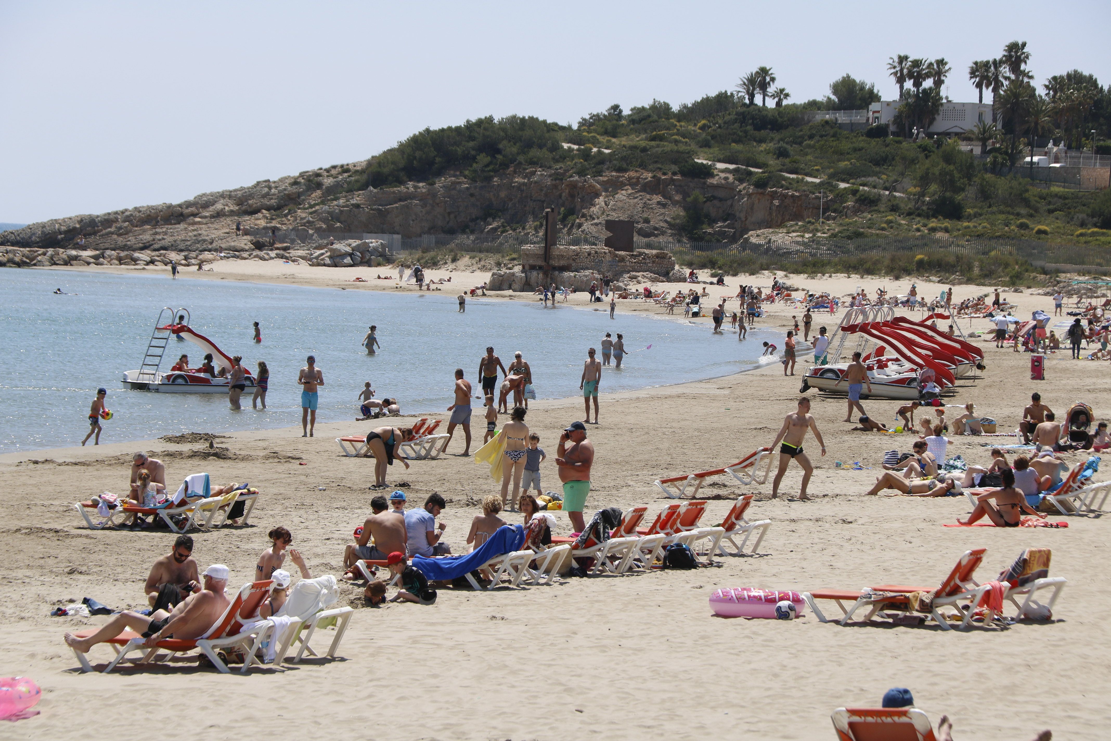 Turistes a la platja de la Pineda, a Vila-seca | ACN