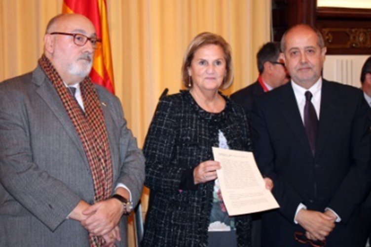 Alejandro Goñi presenta a la presidenta del Parlament la declaració en defensa del model català de comerç