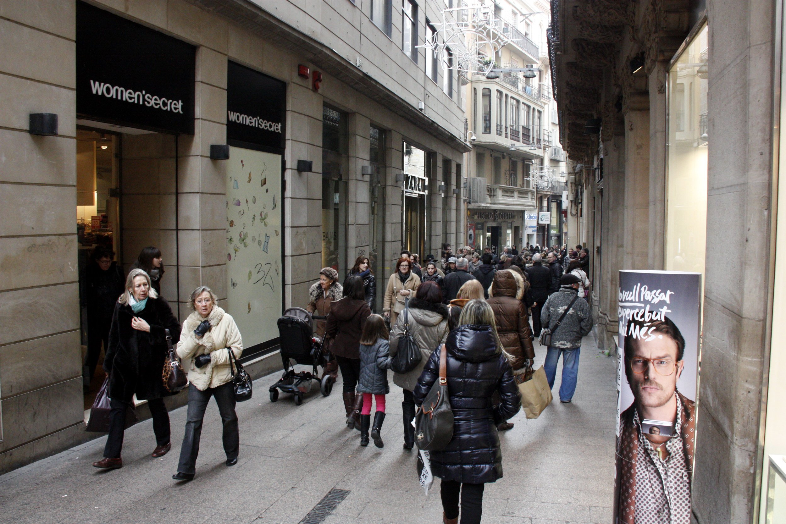 Un dels carrers de l'Eix Comercial de Lleida