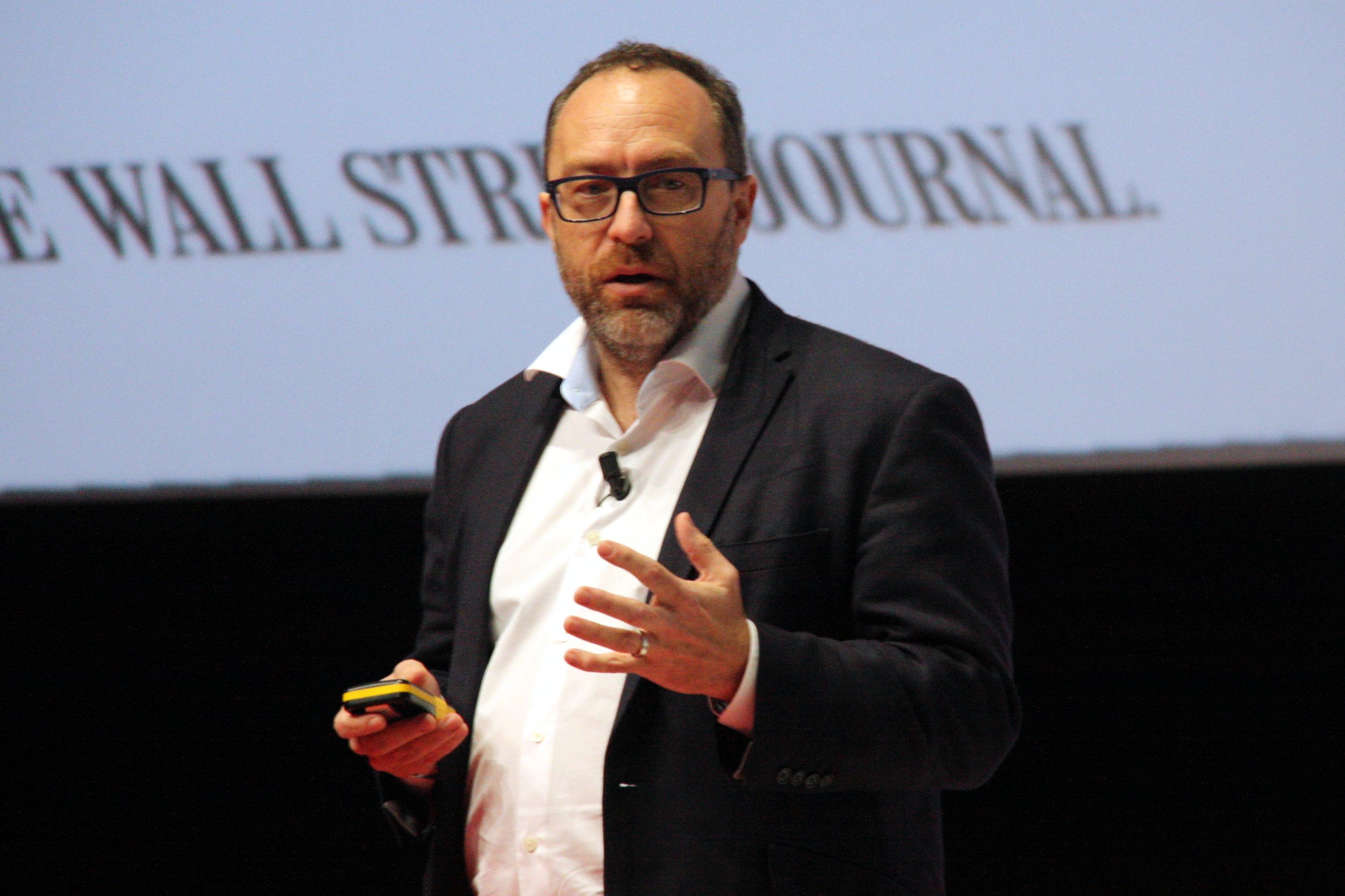 El fundador de Wikipedia, Jimmy Wales, durant una conferència aquest dimarts en la segona jornada del Mobile World Congress de Barcelona