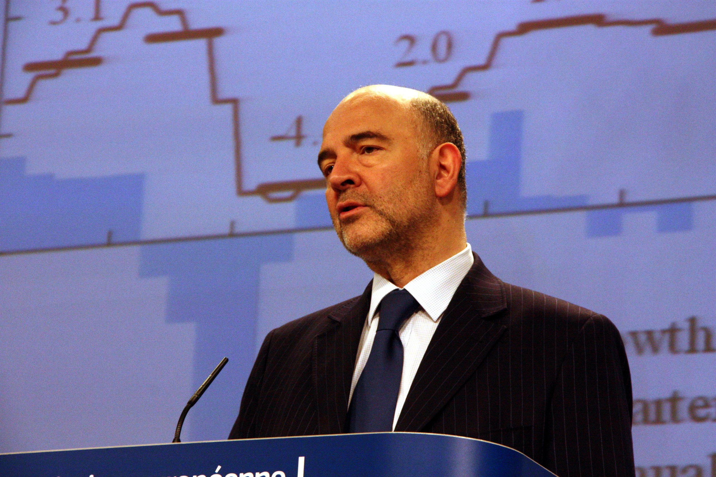 El comissari d'Afers Econòmics, Pierre Moscovici, durant un moment de la presentació de les previsions econòmiques de primavera de la Comissió Europea