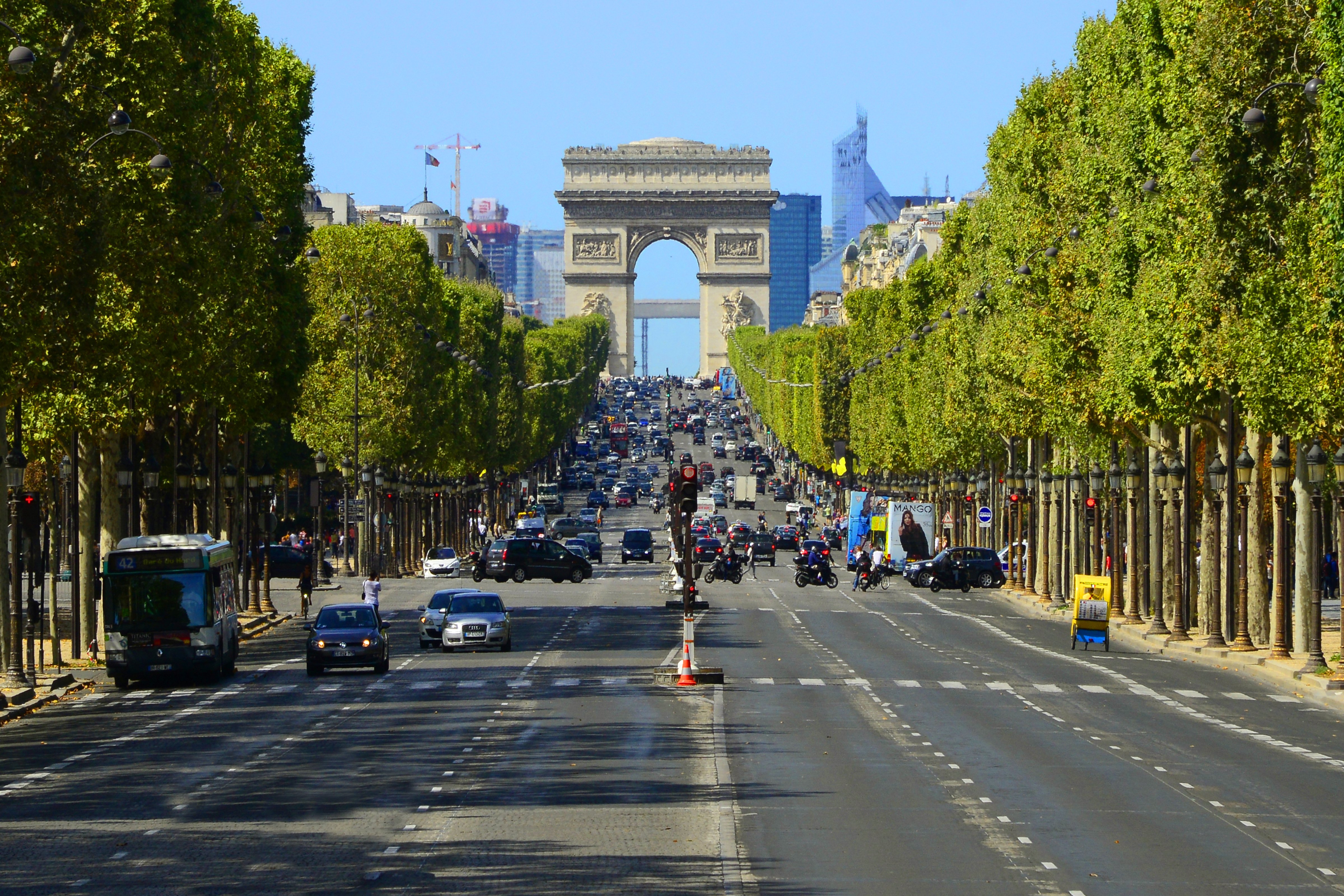 L'Avinguda dels Camps Elisis de París és el carrer comercial més car d'Europa