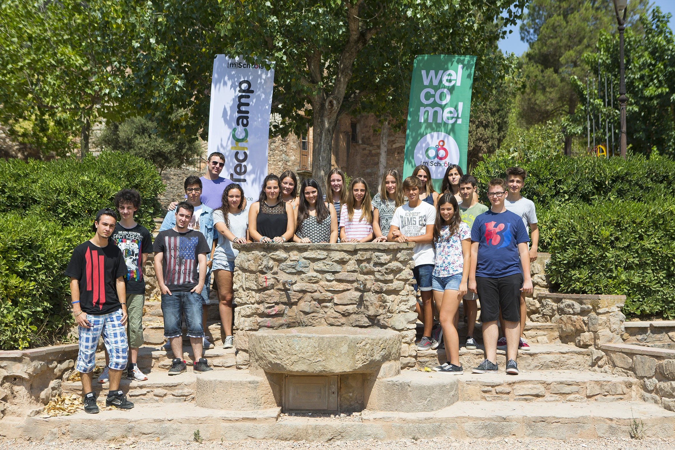 Durant el matí, els alumnes aprenen metodologies de treball, programació i aspectes bàsics de màrqueting