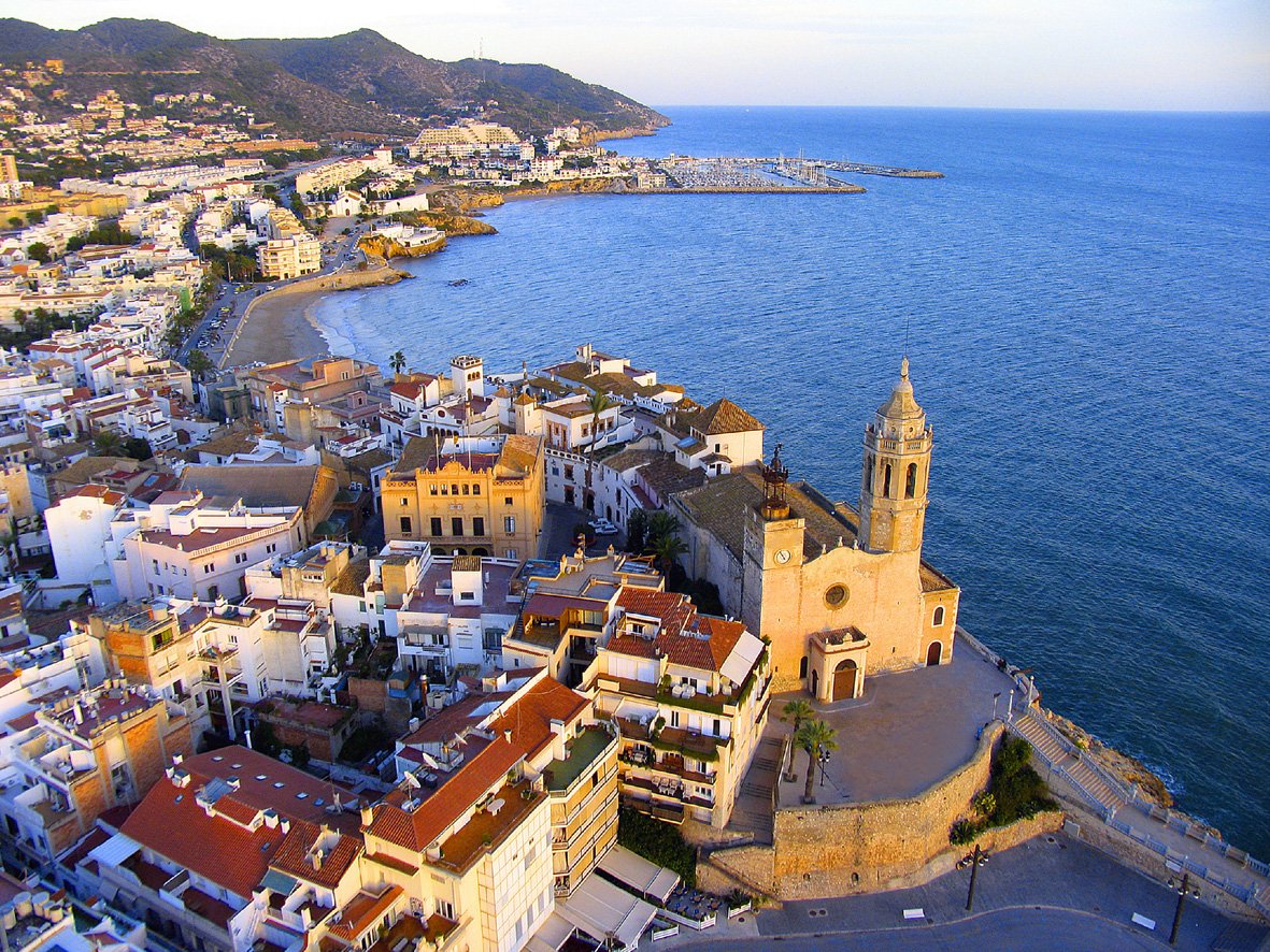 La catedral de Sitges vista des de l'aire