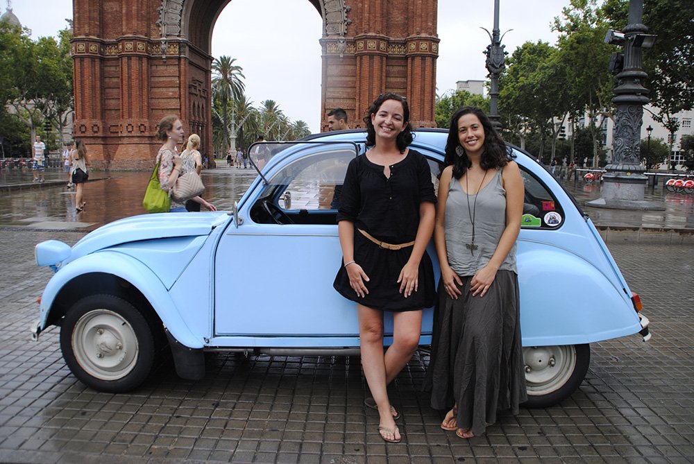 Ana Vega y Eva Serra, en su paso por Barcelona hacia Estambul