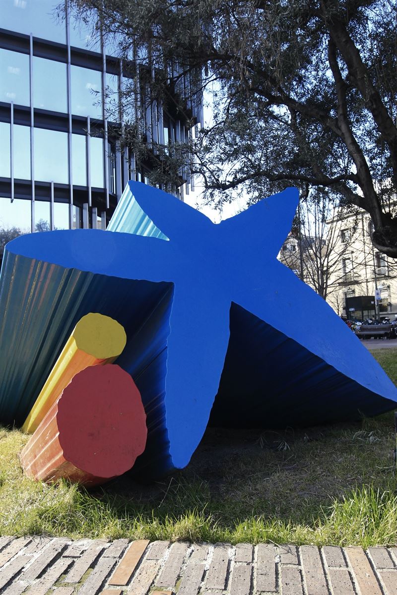 El logotip de Caixabank a la Diagonal de Barcelona