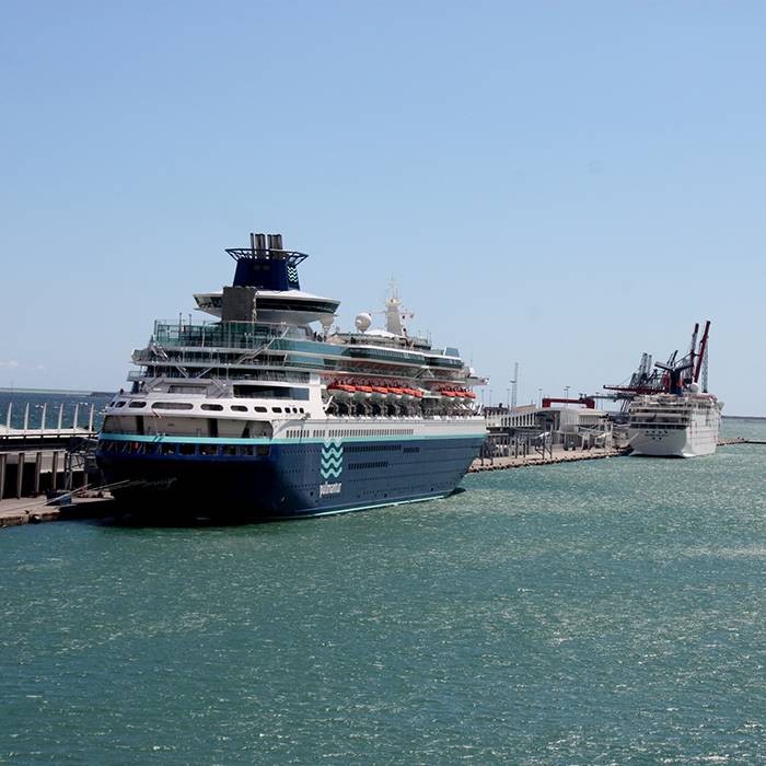 Un creuer amarrat al Port de Barcelona