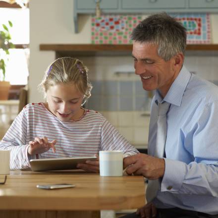 Les propostes de la CE pretenen ampliar la baixa paternal