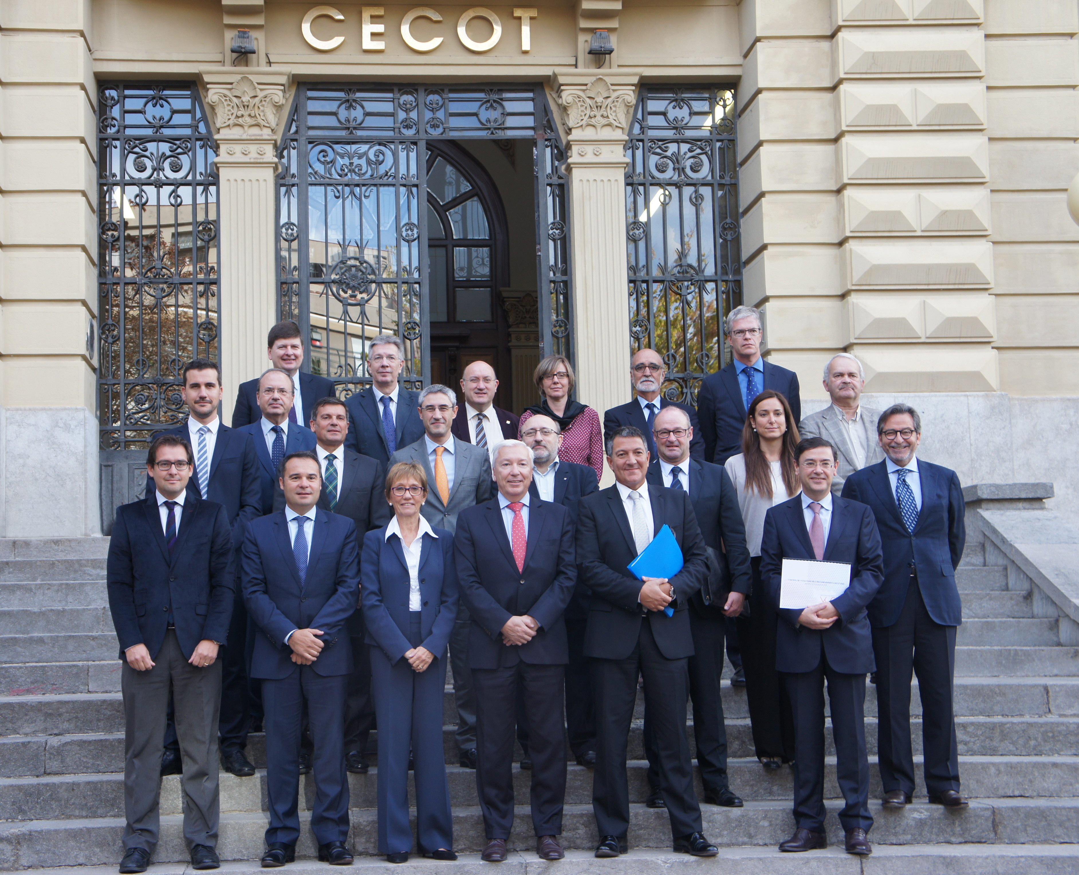 Foto de família del jurat  dels premis de la Nit de l'Empresari de Cecot