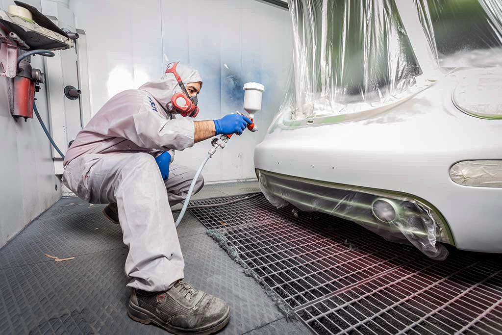 Una de les especialitats de Pitbox és l'aplicació de pintura de vehicles