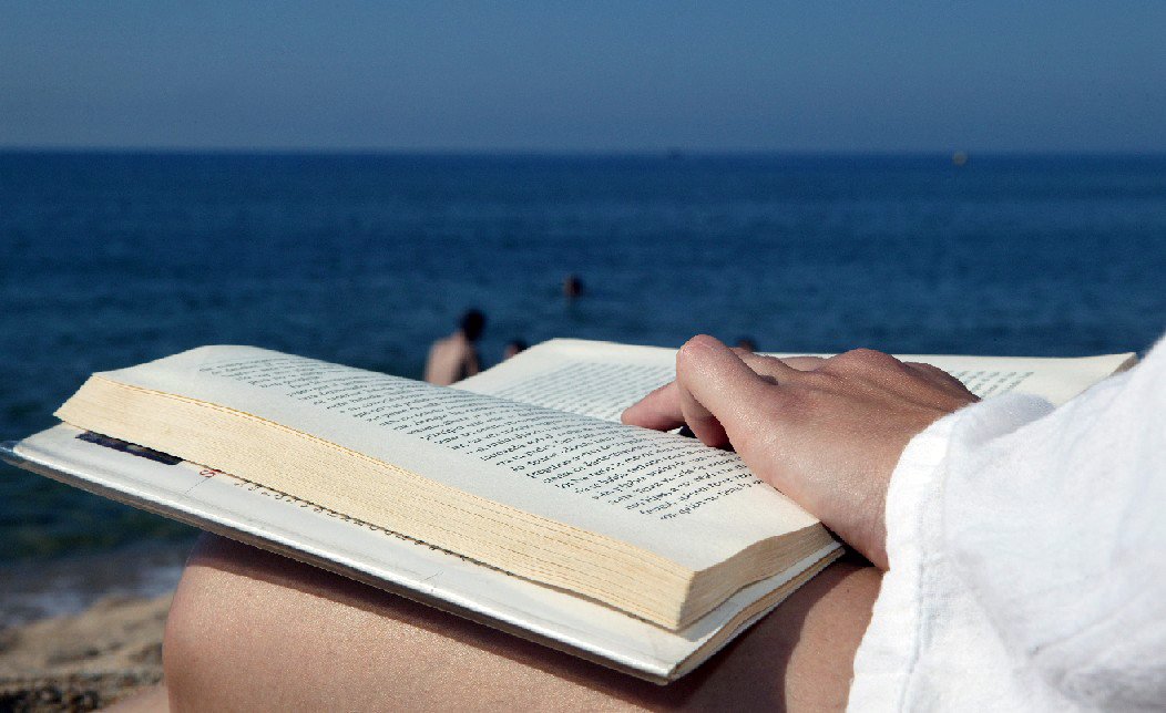 La playa, uno de los lugares preferidos para leer