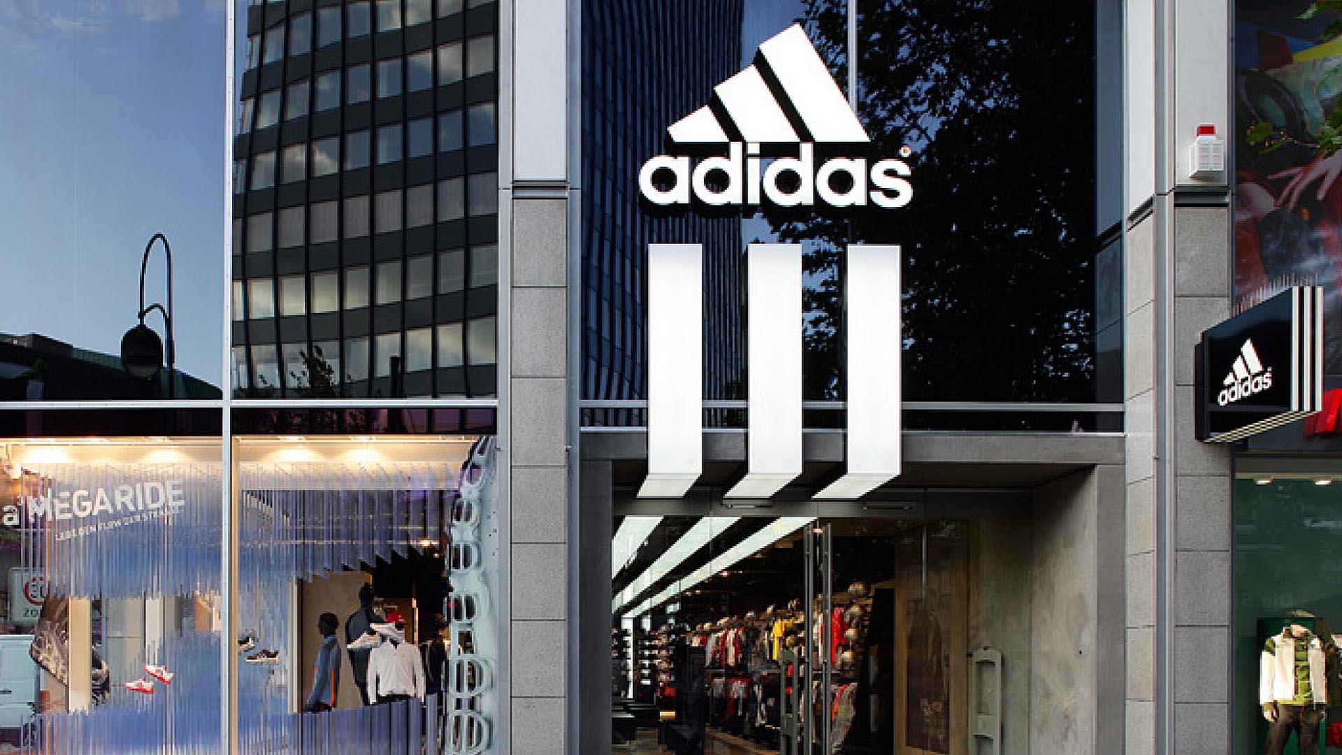 Adidas és una de les empreses oficials que patrocinen a l'IAAF, a més de Cànon, Toyota, Seiko, TDK, TBS i Mondo.