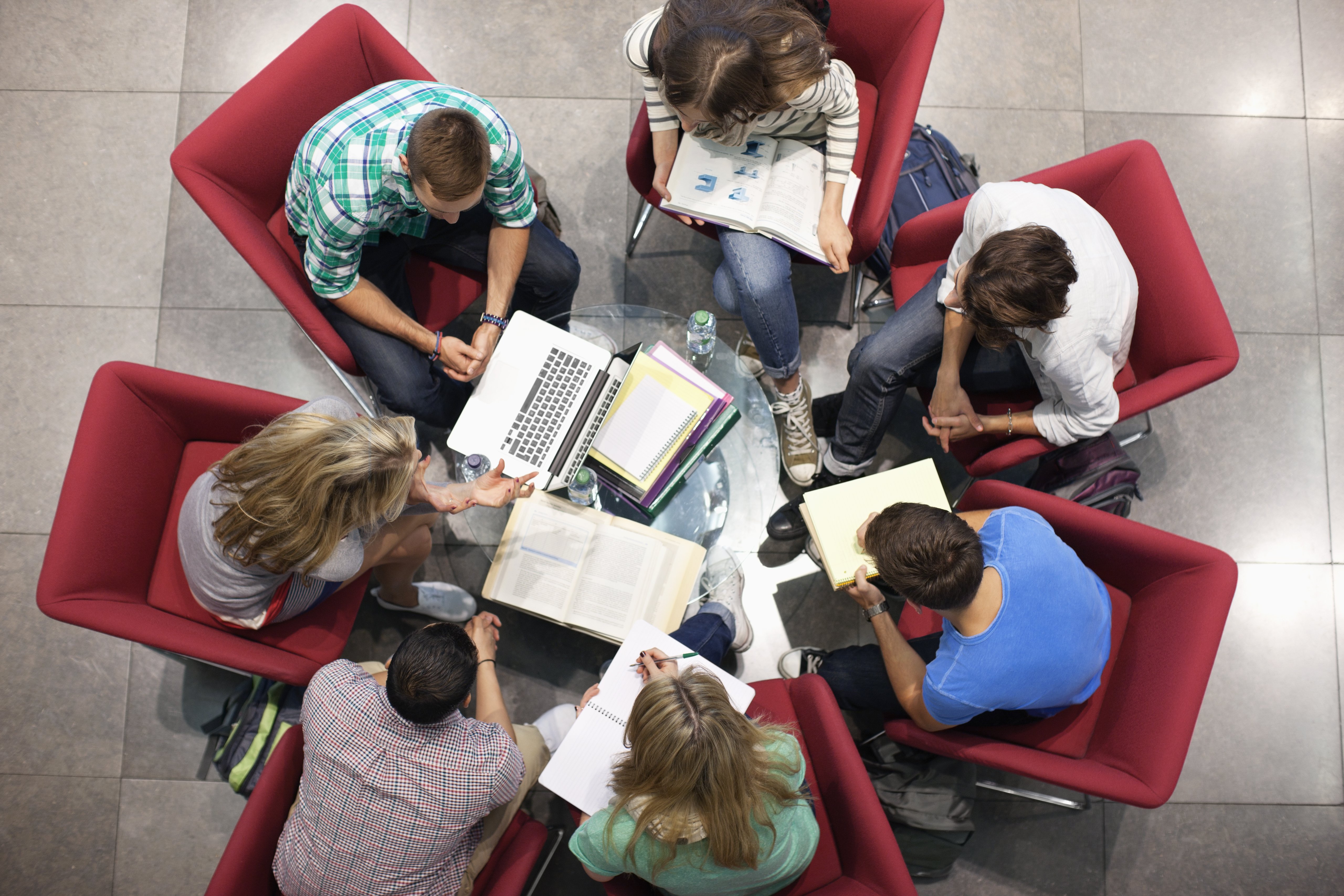 Un plan de estudio práctico y la bolsa de trabajo son elementos básicos por los estudiantes de másteres